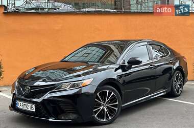 Седан Toyota Camry 2018 в Львові