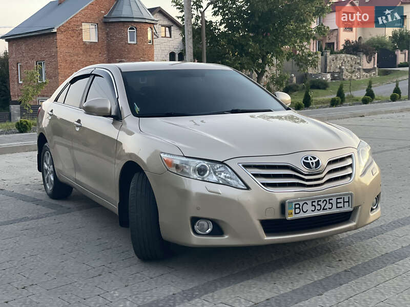 Седан Toyota Camry 2009 в Самборі