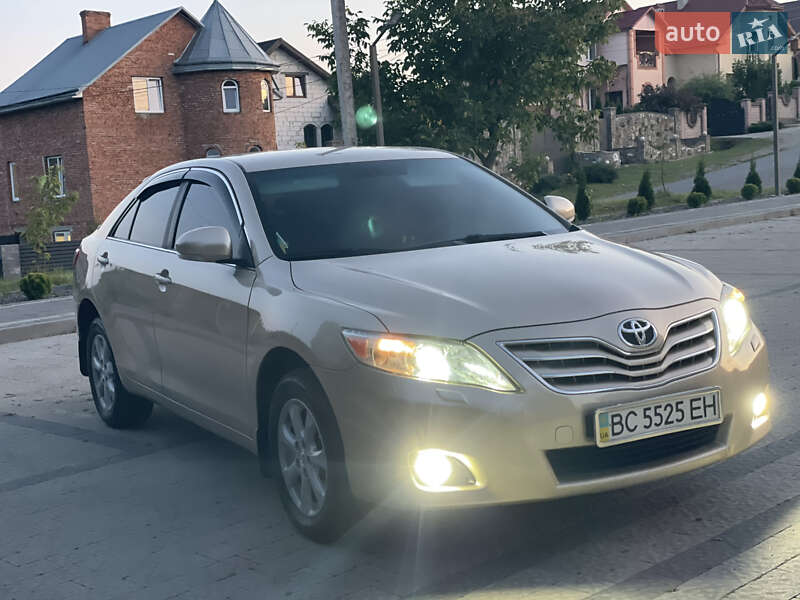 Седан Toyota Camry 2009 в Самборі