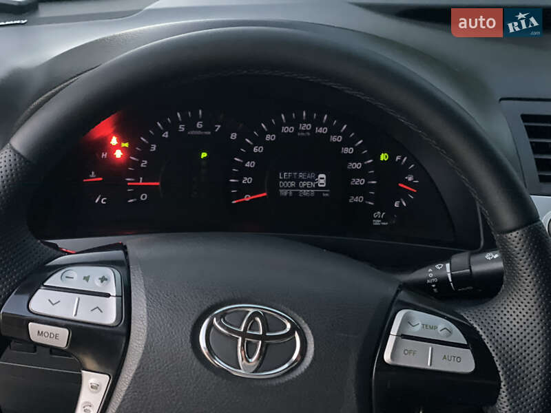 Седан Toyota Camry 2009 в Самборі