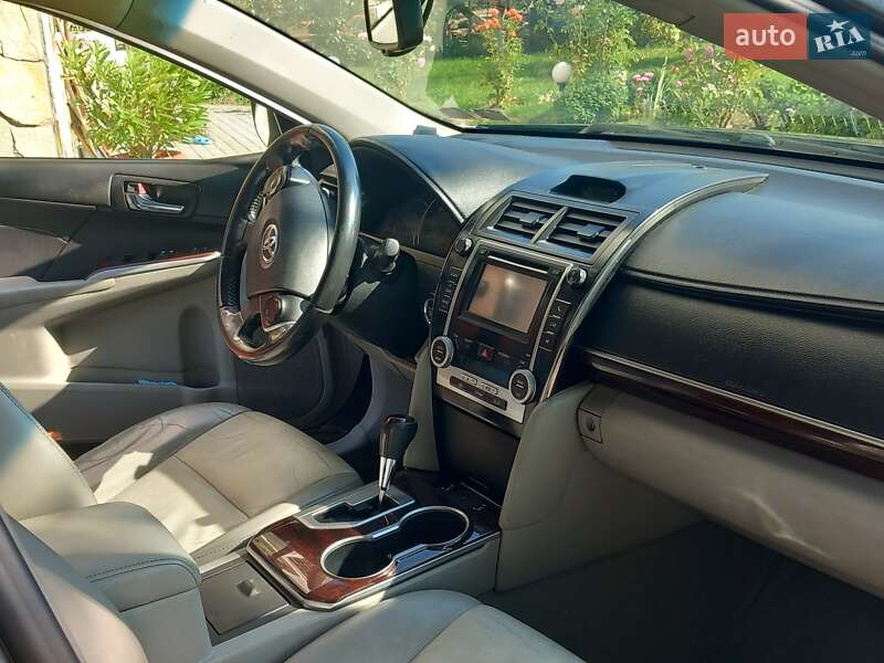 Седан Toyota Camry 2013 в Золочеве