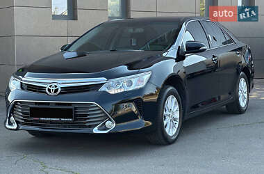 Седан Toyota Camry 2016 в Кривом Роге