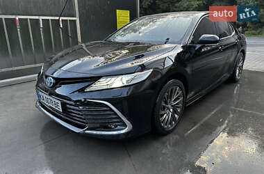 Седан Toyota Camry 2023 в 