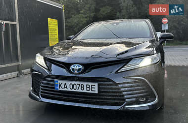Седан Toyota Camry 2023 в 