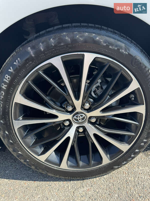 Седан Toyota Camry 2021 в Киеве