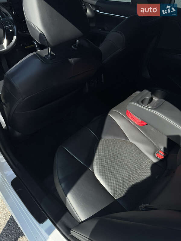 Седан Toyota Camry 2021 в Киеве