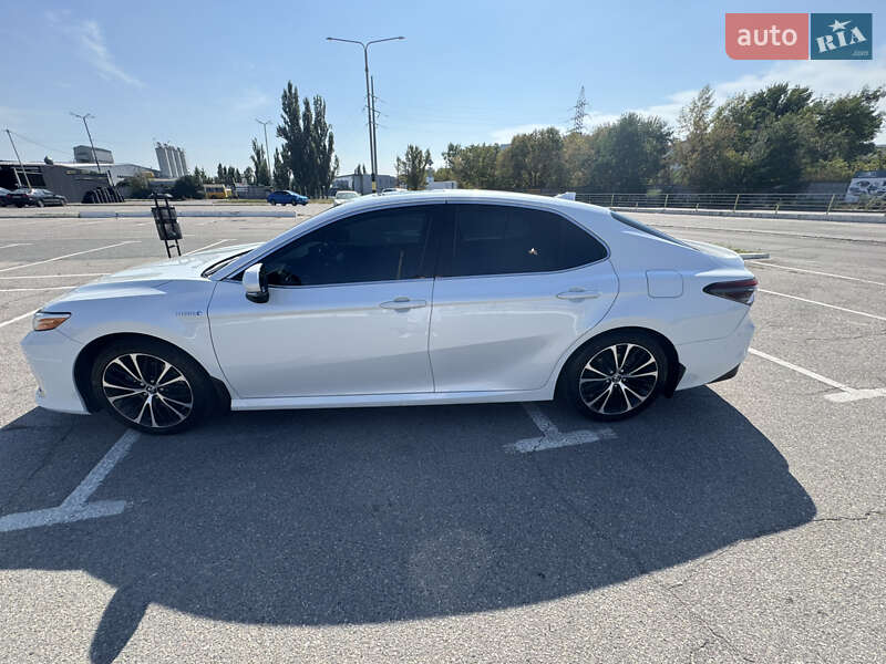 Седан Toyota Camry 2021 в Киеве