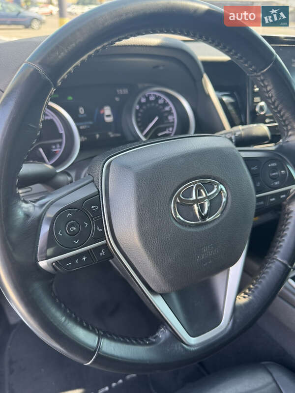 Седан Toyota Camry 2021 в Киеве