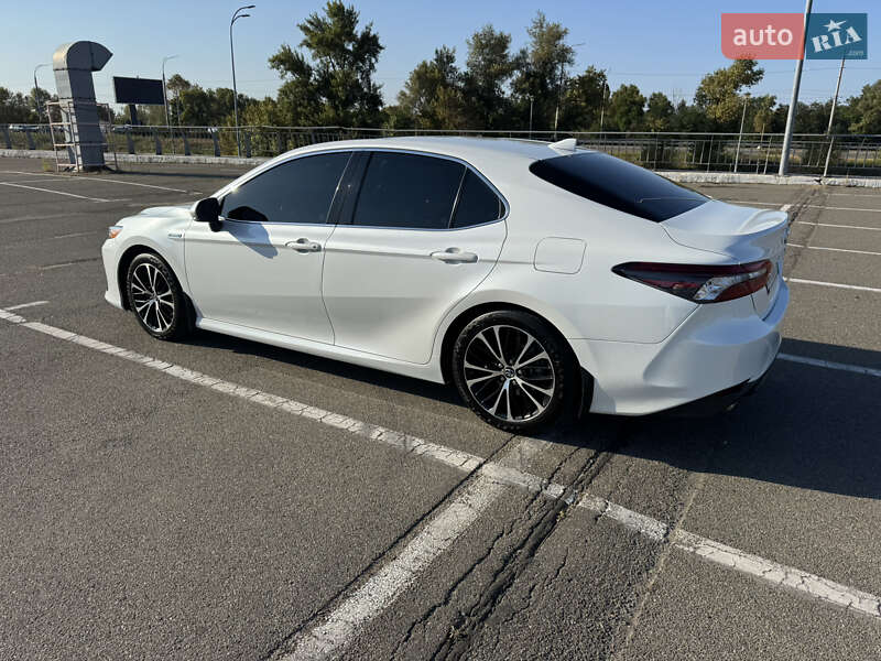 Седан Toyota Camry 2021 в Киеве