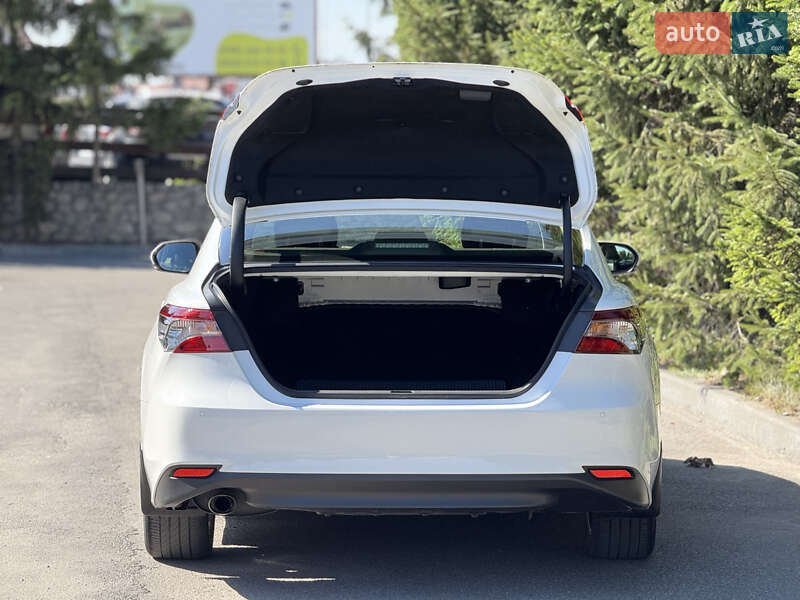 Седан Toyota Camry 2021 в Тернополе