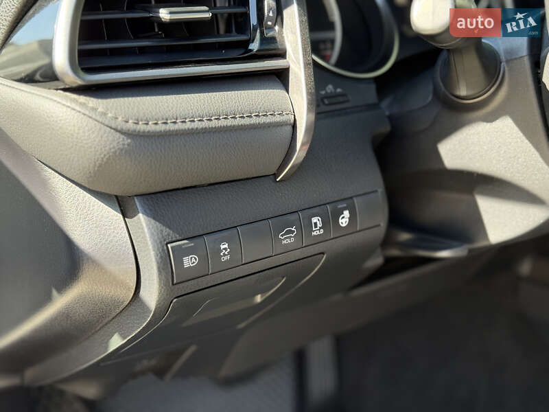 Седан Toyota Camry 2021 в Тернополе