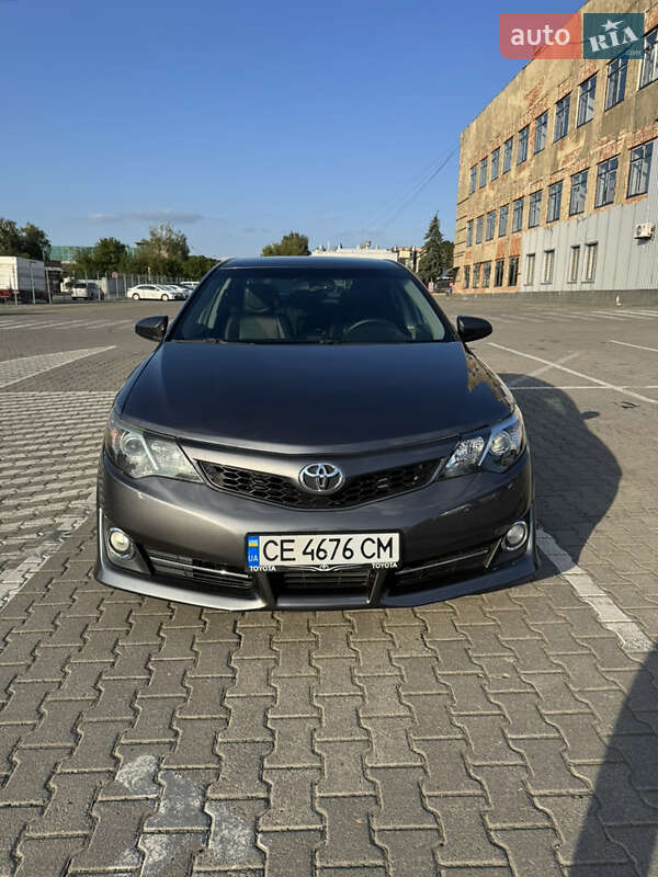 Седан Toyota Camry 2013 в Черновцах