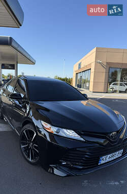 Седан Toyota Camry 2018 в Днепре
