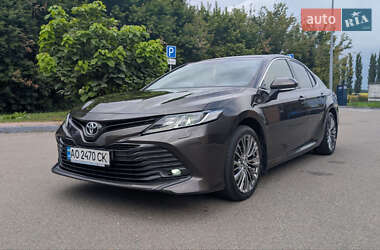 Седан Toyota Camry 2018 в Киеве
