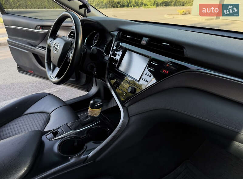 Седан Toyota Camry 2020 в Дніпрі