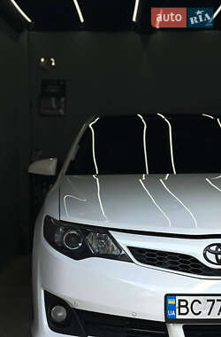 Седан Toyota Camry 2014 в Львові
