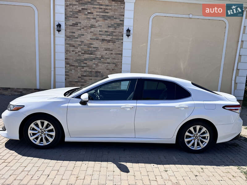 Седан Toyota Camry 2018 в Одессе