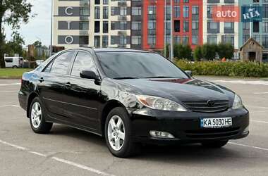 Седан Toyota Camry 2004 в Киеве