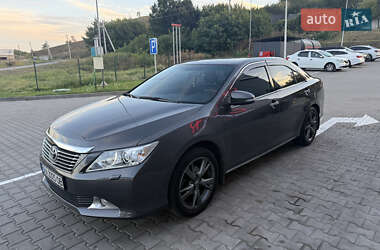 Седан Toyota Camry 2012 в Днепре