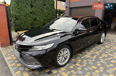 Седан Toyota Camry 2018 в Киеве