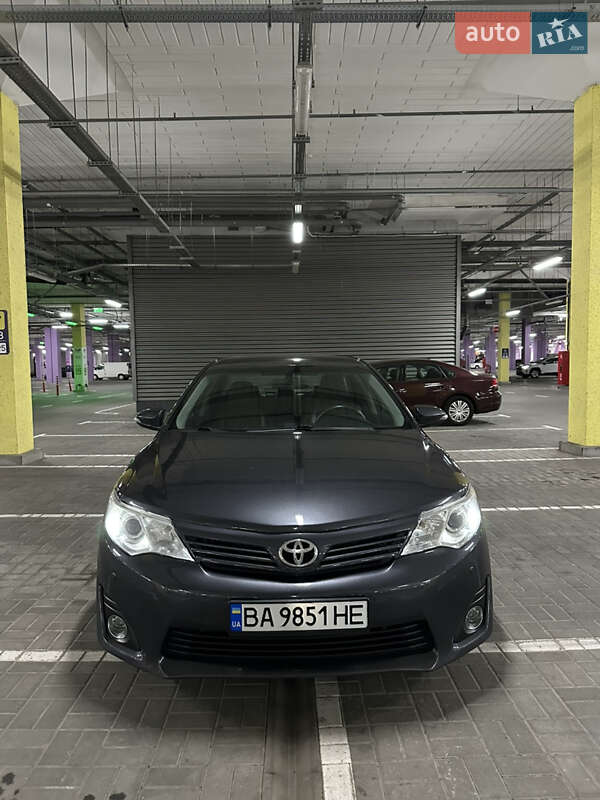 Седан Toyota Camry 2015 в Львове