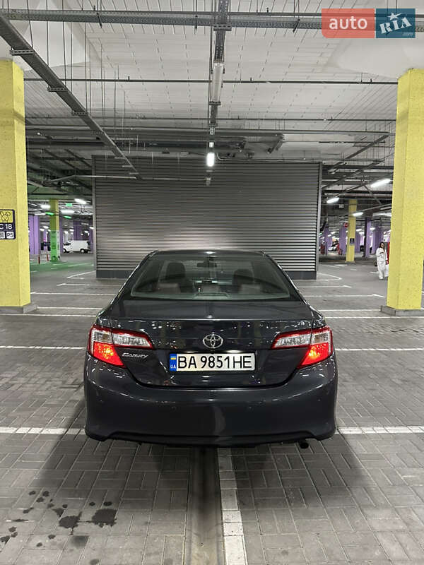 Седан Toyota Camry 2015 в Львове