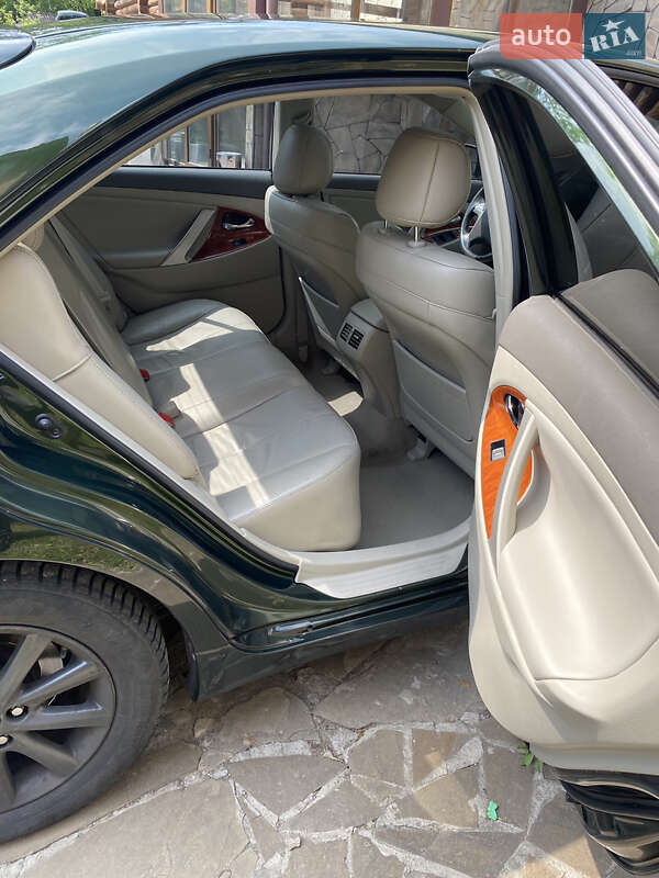 Седан Toyota Camry 2011 в Києві