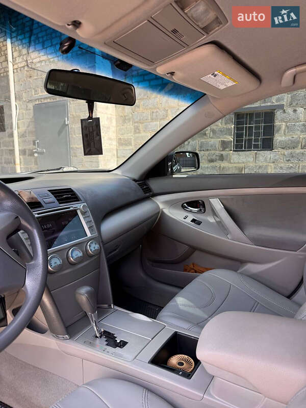 Седан Toyota Camry 2008 в Славянске