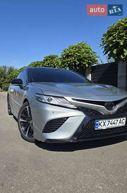 Седан Toyota Camry 2019 в Киеве
