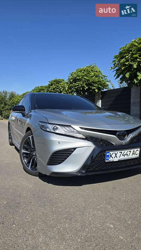 Toyota Camry 2019