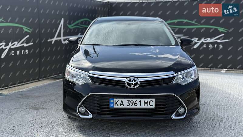 Седан Toyota Camry 2017 в Києві