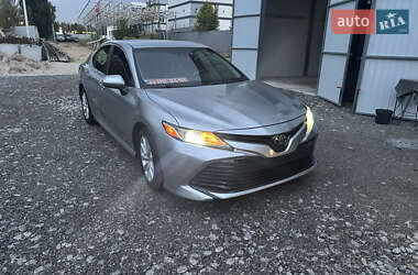 Седан Toyota Camry 2017 в Києві