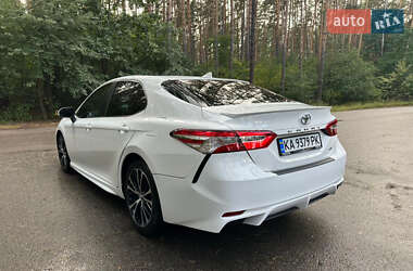 Седан Toyota Camry 2019 в 