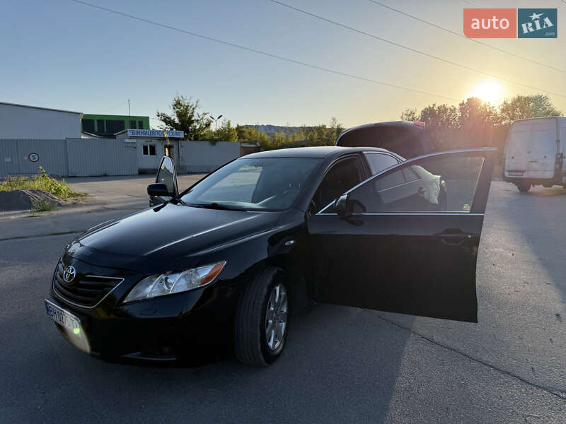 Седан Toyota Camry 2008 в Виннице