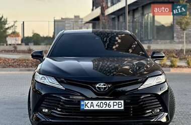 Седан Toyota Camry 2017 в Львові
