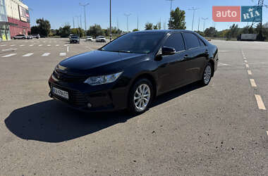 Седан Toyota Camry 2017 в Киеве