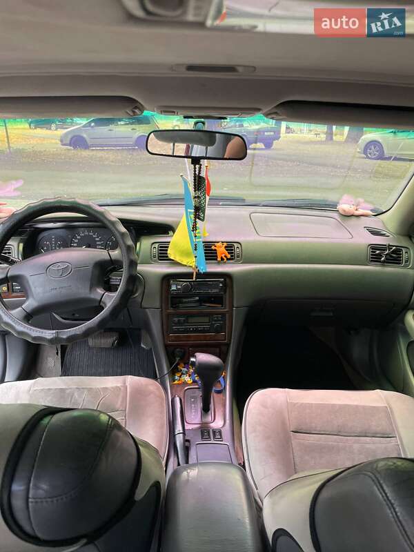 Седан Toyota Camry 1996 в Одесі