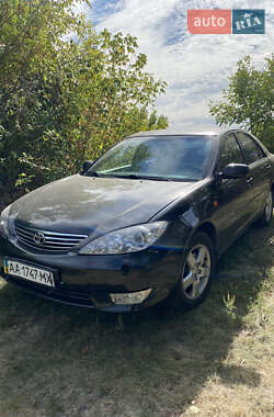 Седан Toyota Camry 2005 в Киеве