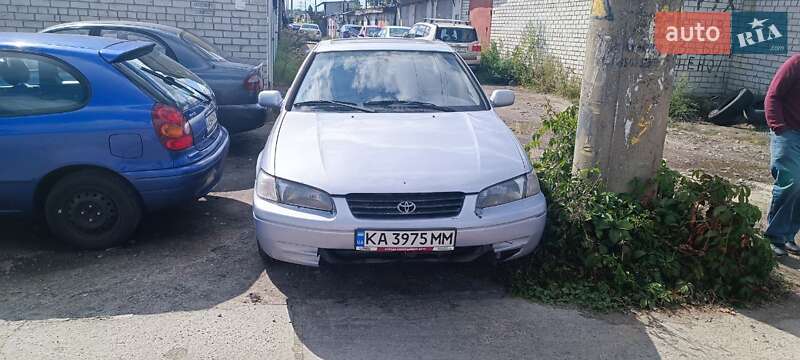 Седан Toyota Camry 1997 в Киеве
