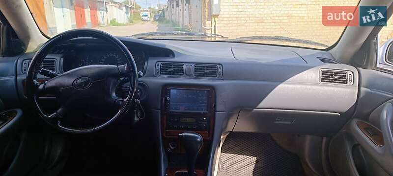 Седан Toyota Camry 1997 в Киеве