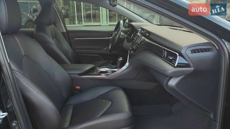 Седан Toyota Camry 2020 в Киеве