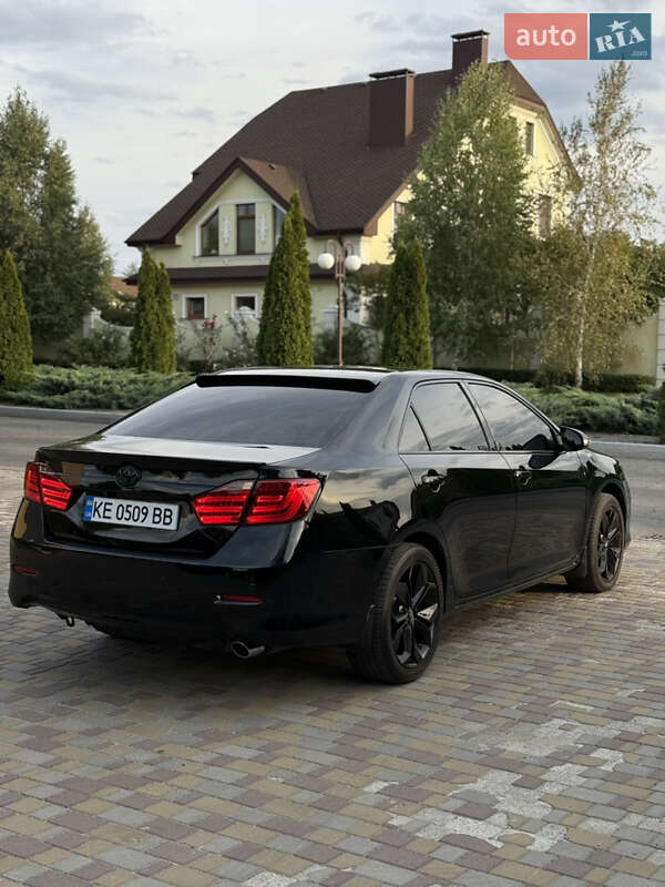 Седан Toyota Camry 2011 в Дніпрі