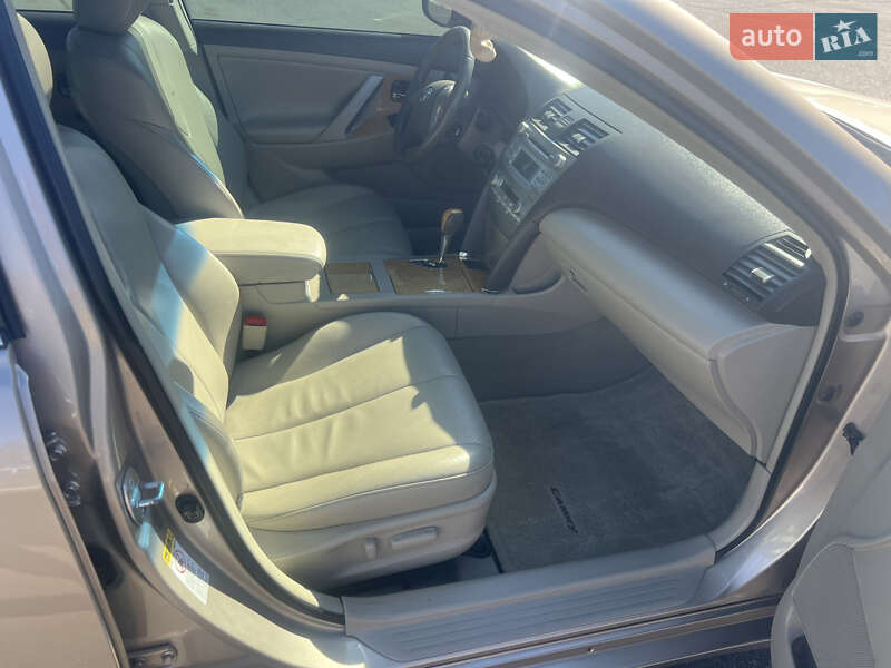 Седан Toyota Camry 2006 в Кривому Розі