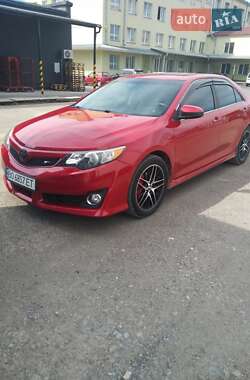 Седан Toyota Camry 2014 в Хоросткове