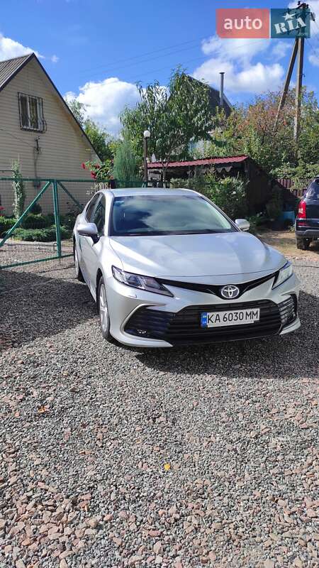 Седан Toyota Camry 2023 в Киеве