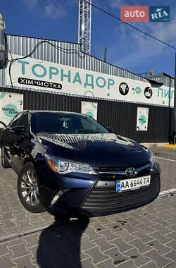 Седан Toyota Camry 2015 в Киеве
