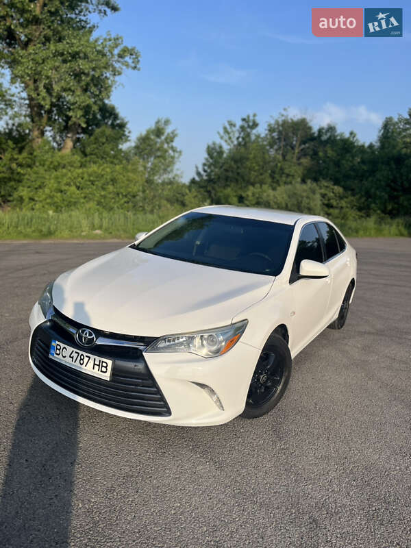 Седан Toyota Camry 2015 в Львове