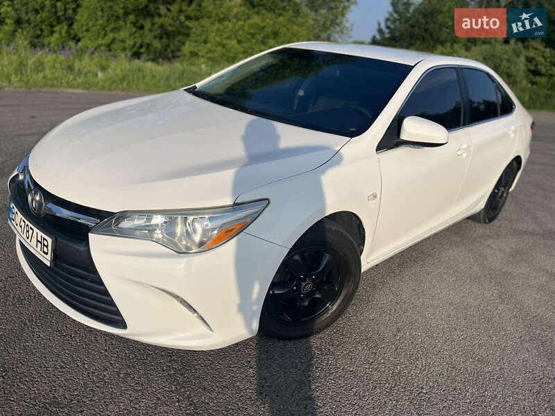 Седан Toyota Camry 2015 в Львове