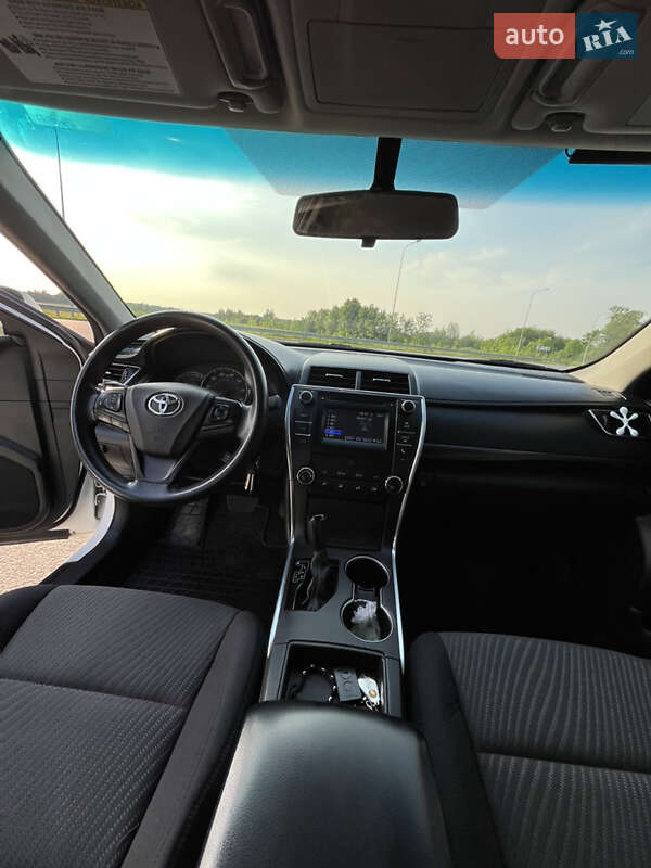 Седан Toyota Camry 2015 в Львове