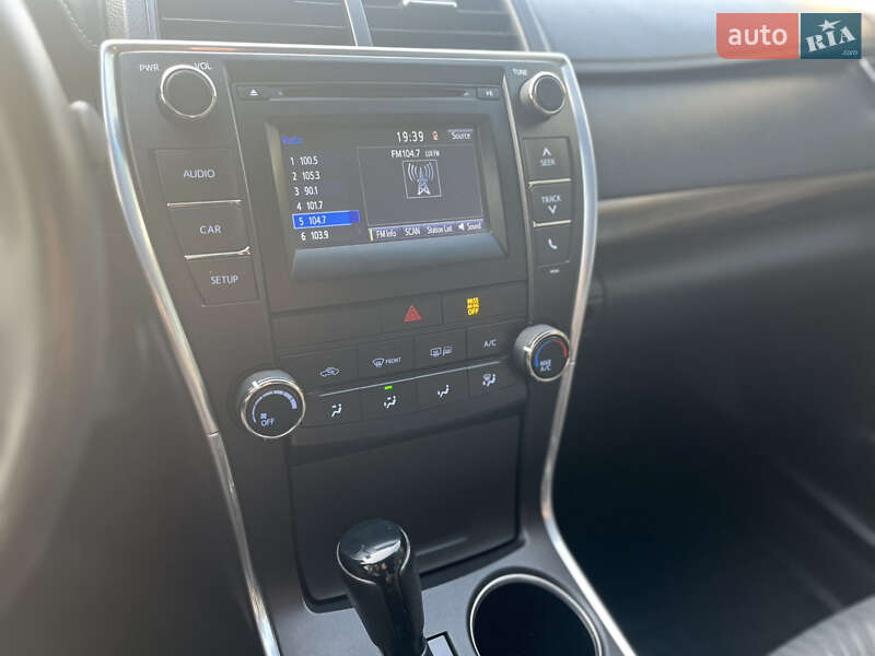 Седан Toyota Camry 2015 в Львове